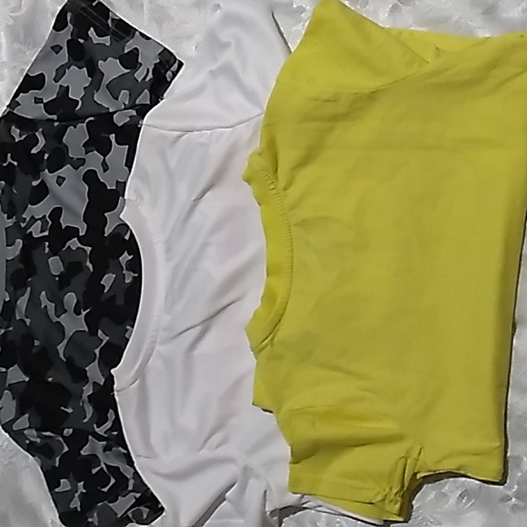 Lot of 3 Boys Champion shirts size 5 - Picture 3 of 4